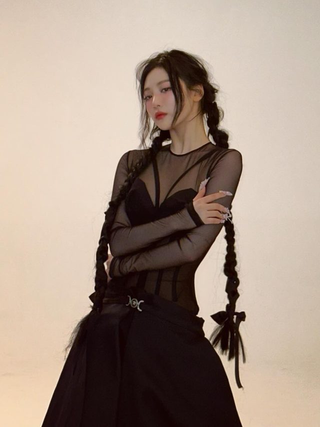 Ningning, from Aespa, with a beautiful gothic dress